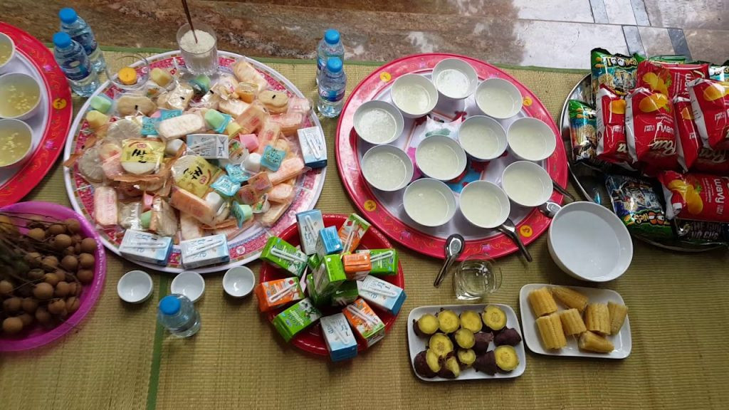 Mâm lễ cúng chúng sinh không nên làm lễ mặn vì có thể khơi dậy tham, sân si.