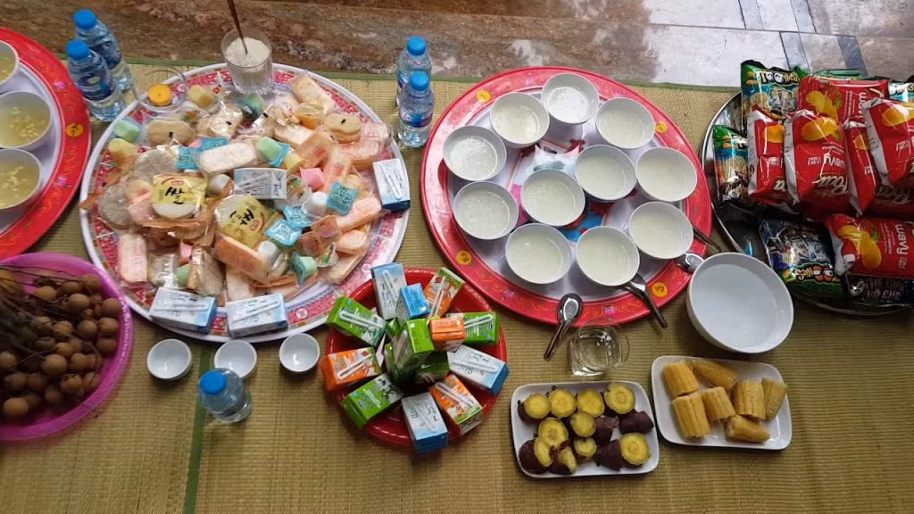 Mâm lễ cúng chúng sinh không nên làm lễ mặn vì có thể khơi dậy tham, sân si.