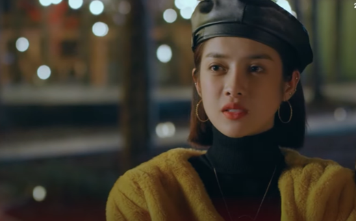 Linh (Trình Mỹ Duyên) hối hận vì những định kiến về Tú (Đình Tú). Ảnh: CMH.