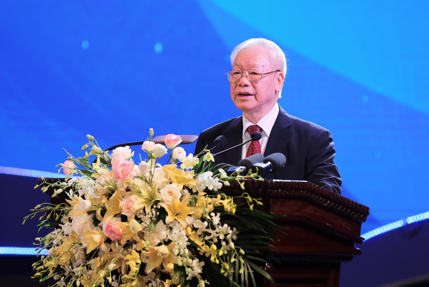 Phát biểu tại Lễ kỷ niệm, Tổng Bí thư Nguyễn Phú Trọng biểu dương và ghi nhận những đóng góp to lớn của đội ngũ văn nghệ sĩ nước nhà, của Liên hiệp các Hội Văn học nghệ thuật Việt Nam trong 75 năm qua. Tổng Bí thư nhấn mạnh, văn học, nghệ thuật là lĩnh vực rất quan trọng, đặc biệt tinh tế của văn hóa; là nhu cầu thiết yếu, thể hiện khát vọng chân, thiện, mỹ của con người... Tổng Bí thư Nguyễn Phú Trọng đề nghị các cấp uỷ đảng, chính quyền từ trung ương đến địa phương cần nhận thức sâu sắc hơn nữa về vai trò, vị trí quan trọng của văn hoá, văn học nghệ thuật trong sự nghiệp đổi mới, xây dựng và bảo vệ Tổ quốc, luôn luôn cổ vũ, khuyến khích, tạo điều kiện thuận lợi nhất cho các hoạt động văn hoá, văn học nghệ thuật thông qua các cơ chế, chính sách.