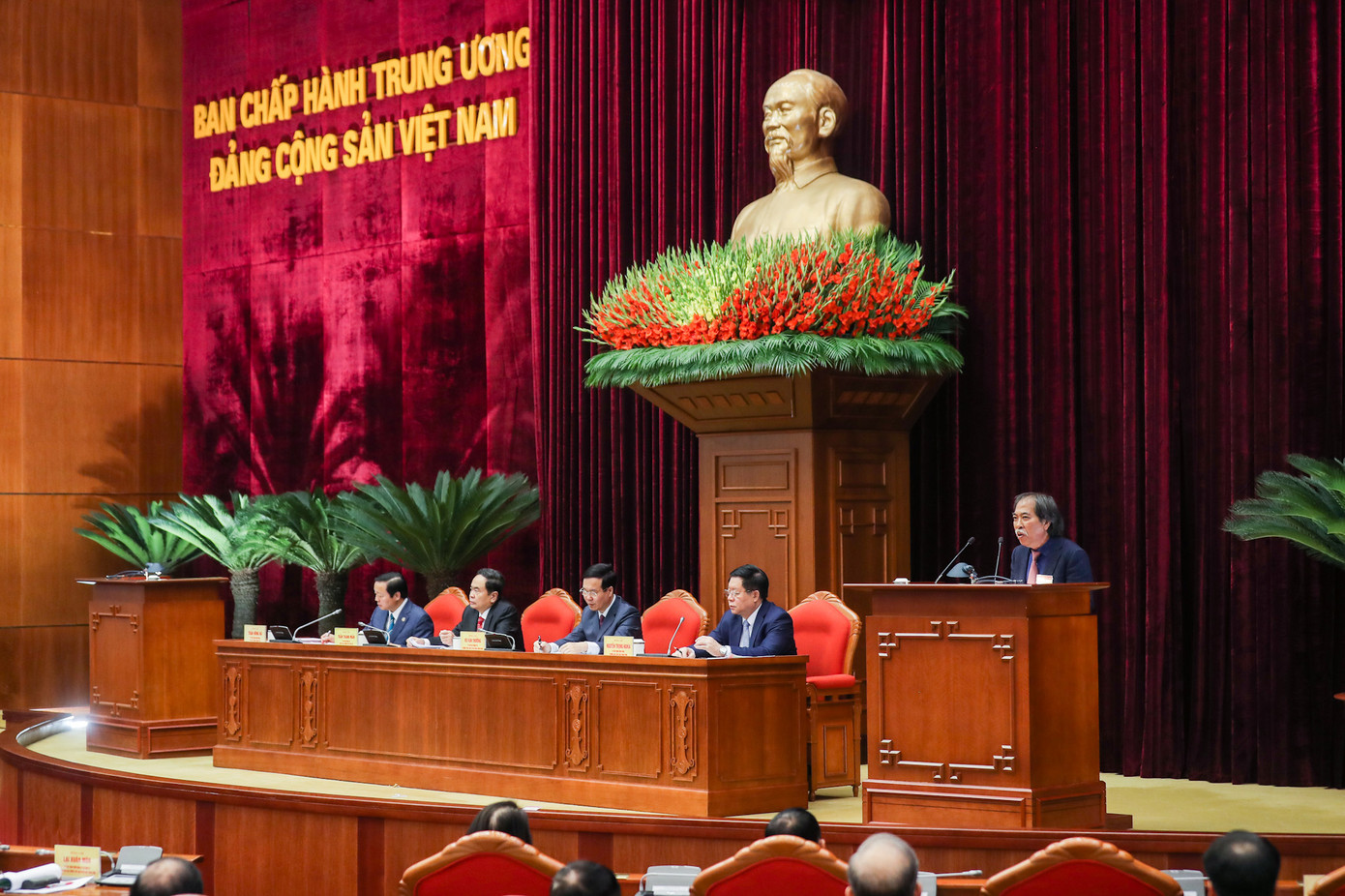 Nhà văn Nguyễn Quang Thiều, Chủ tịch Hội Nhà văn Việt Nam kiến nghị với lãnh đạo Đảng, Nhà nước tập trung đầu tư cho các nhà văn, nhà thơ.