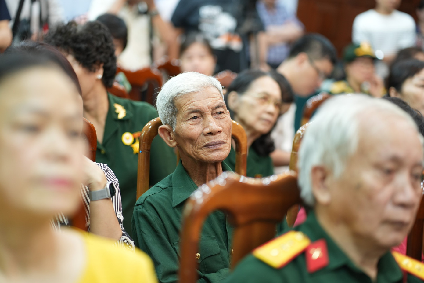 VNCA đang thực hiện dự án sử dụng các tài liệu và tư liệu phong phú để tìm kiếm thông tin về các liệt sĩ hy sinh trong chiến tranh và được chôn cất, nhưng hài cốt vẫn còn mất tích, chưa được trả về với gia đình. VNCA cũng thực hiện việc trao trả di sản (nhật ký, thư riêng...) cho các cá nhân, hoặc thân nhân liệt sĩ. Ảnh: Trọng Quân. VNCA đang thực hiện dự án sử dụng các tài liệu và tư liệu phong phú để tìm kiếm thông tin về các liệt sĩ hy sinh trong chiến tranh và được chôn cất, nhưng hài cốt vẫn còn mất tích, chưa được trả về với gia đình. VNCA cũng thực hiện việc trao trả di sản (nhật ký, thư riêng...) cho các cá nhân, hoặc thân nhân liệt sĩ. Ảnh: Trọng Quân.