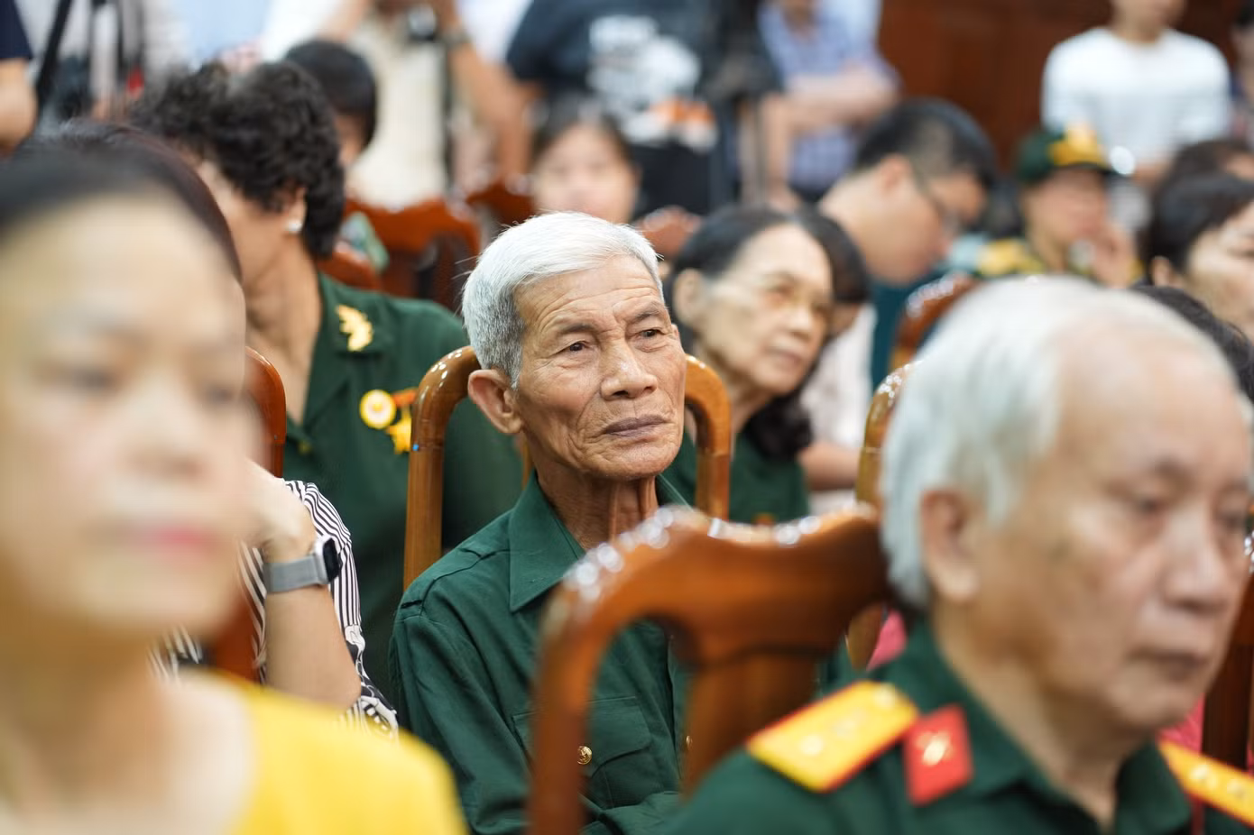 VNCA đang thực hiện dự án sử dụng các tài liệu và tư liệu phong phú để tìm kiếm thông tin về các liệt sĩ hy sinh trong chiến tranh và được chôn cất, nhưng hài cốt vẫn còn mất tích, chưa được trả về với gia đình. VNCA cũng thực hiện việc trao trả di sản (nhật ký, thư riêng...) cho các cá nhân, hoặc thân nhân liệt sĩ. Ảnh: Trọng Quân. VNCA đang thực hiện dự án sử dụng các tài liệu và tư liệu phong phú để tìm kiếm thông tin về các liệt sĩ hy sinh trong chiến tranh và được chôn cất, nhưng hài cốt vẫn còn mất tích, chưa được trả về với gia đình. VNCA cũng thực hiện việc trao trả di sản (nhật ký, thư riêng...) cho các cá nhân, hoặc thân nhân liệt sĩ. Ảnh: Trọng Quân.