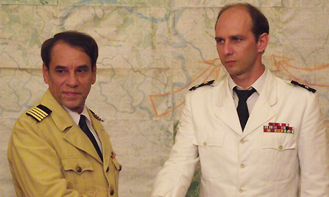 Bộ phim Chiến hạm nổ tung do NSƯT Khương Đức Thuận làm đạo diễn. Bộ phim Chiến hạm nổ tung do NSƯT Khương Đức Thuận làm đạo diễn.