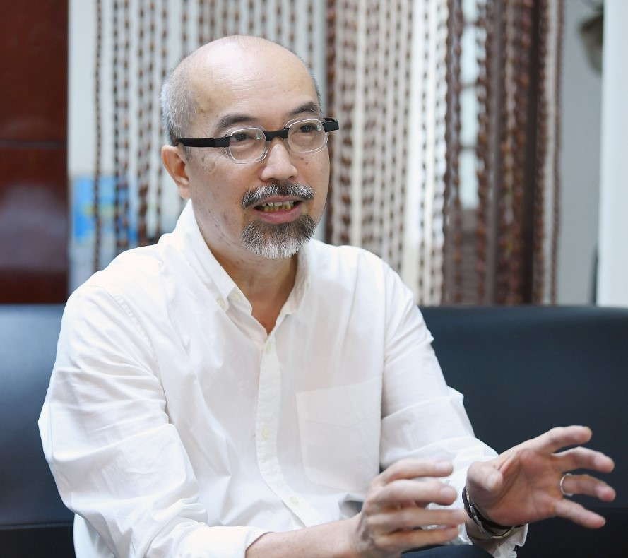 Ông Vi Kiến Thành - Cục trưởng Cục Điện ảnh - lên tiếng về những tranh cãi xoay quanh giải Nữ diễn viên phụ xuất sắc của Bùi Lan Hương. Ông Vi Kiến Thành - Cục trưởng Cục Điện ảnh - lên tiếng về những tranh cãi xoay quanh giải Nữ diễn viên phụ xuất sắc của Bùi Lan Hương.