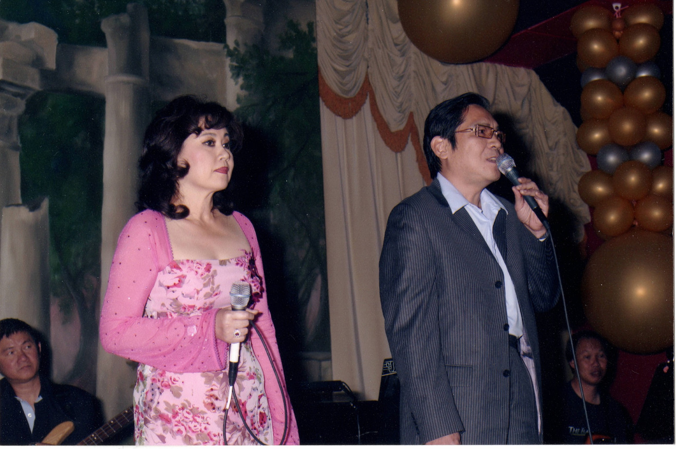 Nhạc sĩ Quốc Dũng sở hữu gia tài lên tới hàng trăm ca khúc. Nhạc sĩ Quốc Dũng sở hữu gia tài lên tới hàng trăm ca khúc.