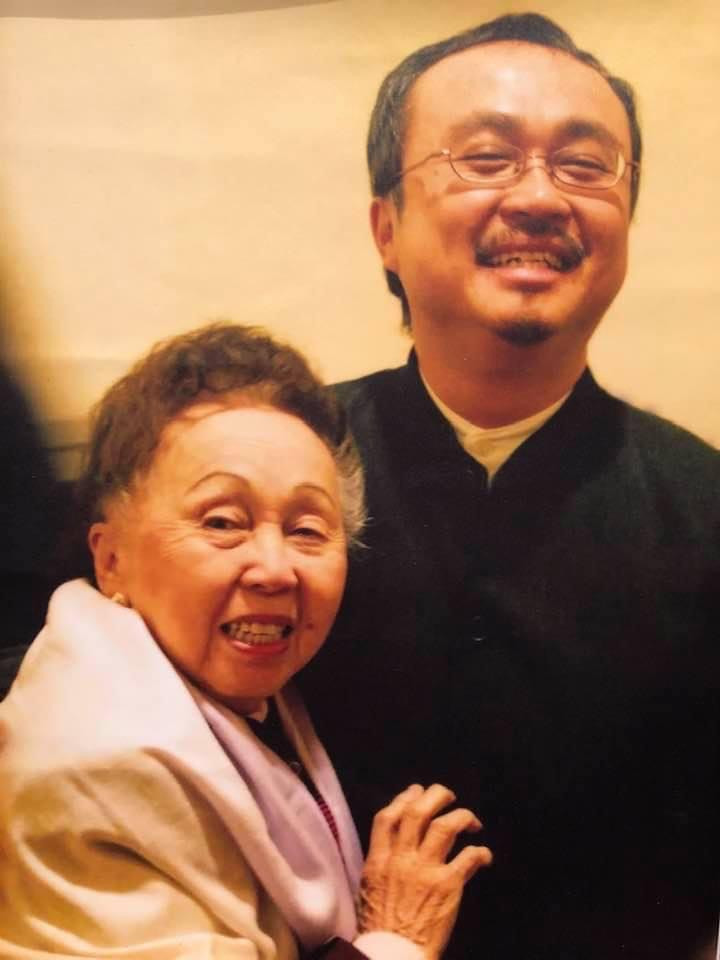 NSND Đặng Thái Sơn và má Liên. NSND Đặng Thái Sơn và má Liên.