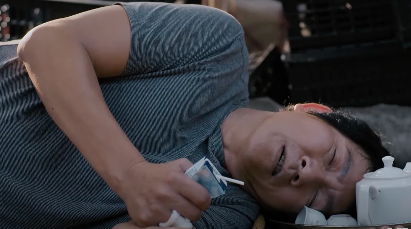 Lưu (NSƯT Hoàng Hải) ngất xỉu vì thiếu máu. Ảnh: CMH. Lưu (NSƯT Hoàng Hải) ngất xỉu vì thiếu máu. Ảnh: CMH.