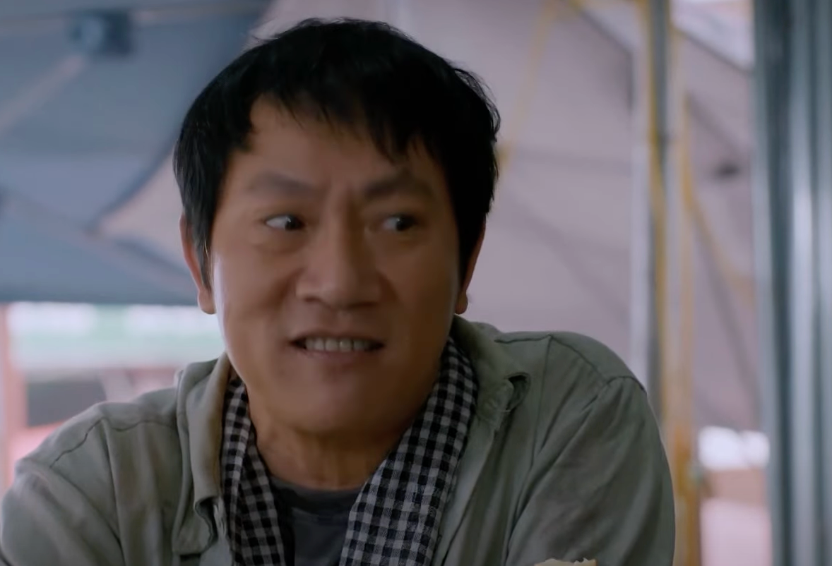 Khán giả ấn tượng với Lưu - người đàn ông cục cằn nhưng hào sảng qua cách thể hiện của NSƯT Hoàng Hải. Ảnh: CMH. Khán giả ấn tượng với Lưu - người đàn ông cục cằn nhưng hào sảng qua cách thể hiện của NSƯT Hoàng Hải. Ảnh: CMH.