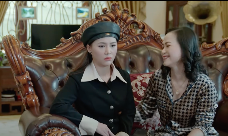 Mai Anh (Minh Thu) về quê thăm bố mẹ sau hơn một tháng ở Hà Nội làm việc. Ảnh: CMH.