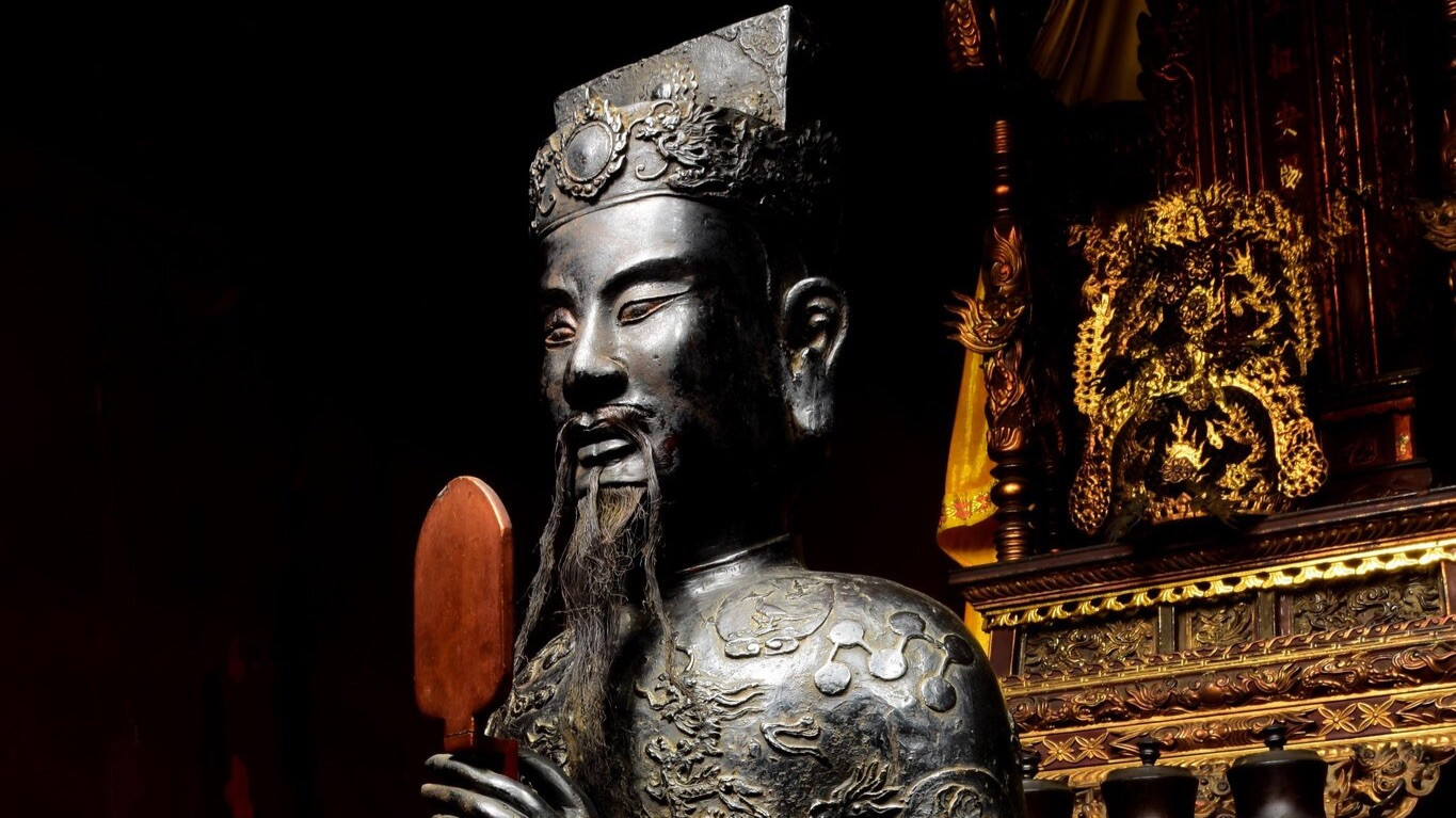 Khuôn mặt Thánh tổ được tạo tác khá cẩn trọng, theo những quy chuẩn đầy tính biểu tượng.