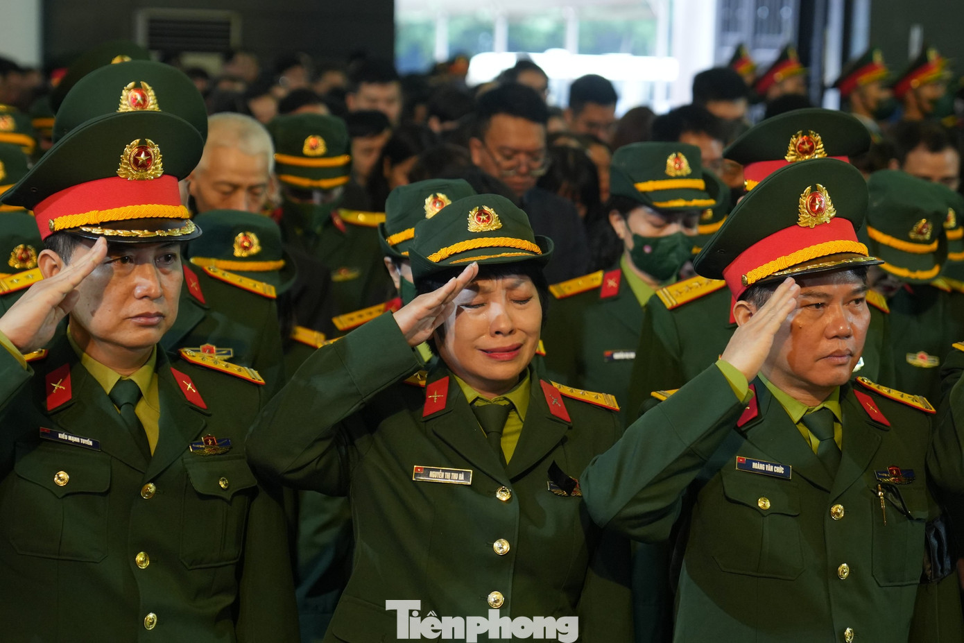 Đại tá, NSND Nguyễn Thị Thu Hà cùng các đồng nghiệp trường ĐH Văn hóa nghệ thuật Quân đội thương tiếc, tiễn đưa nhạc sĩ Xuân Phương. Ảnh: Đức Nguyễn Đại tá, NSND Nguyễn Thị Thu Hà cùng các đồng nghiệp trường ĐH Văn hóa nghệ thuật Quân đội thương tiếc, tiễn đưa nhạc sĩ Xuân Phương. Ảnh: Đức Nguyễn