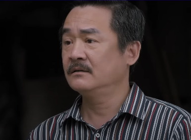 Nghĩa (Thanh Dương) luôn tỏ ra hằn học với bà Tình (NSƯT Thanh Quý). Ảnh: CMH.