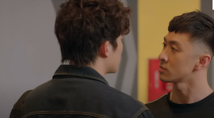 Tú (Đình Tú) cảnh cáo đồng nghiệp đừng "giở trò mèo". Ảnh: CMH. Tú (Đình Tú) cảnh cáo đồng nghiệp đừng "giở trò mèo". Ảnh: CMH.