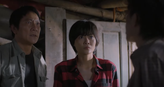 Lưu và Luyến tức giận khi phát hiện Bát (Tuấn Anh) ăn bám bà Tình (NSƯT Thanh Quý). Ảnh: CMH.