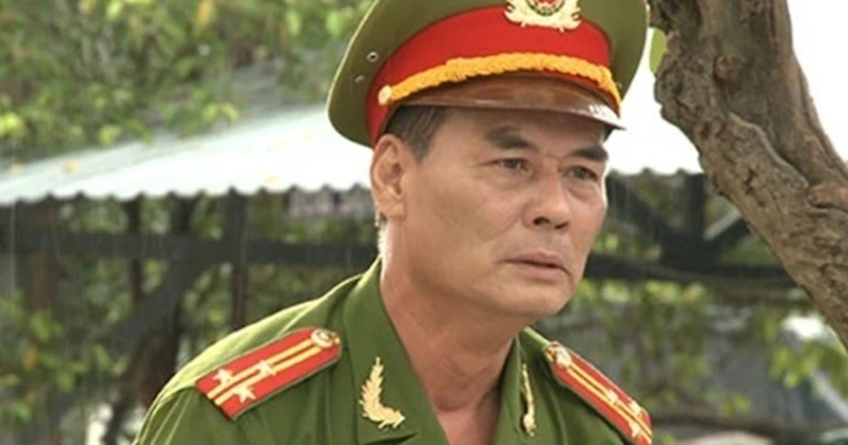 NSND Khương Đức Thuận nổi tiếng với những vai chính diện, công an trên sân khấu, màn ảnh.