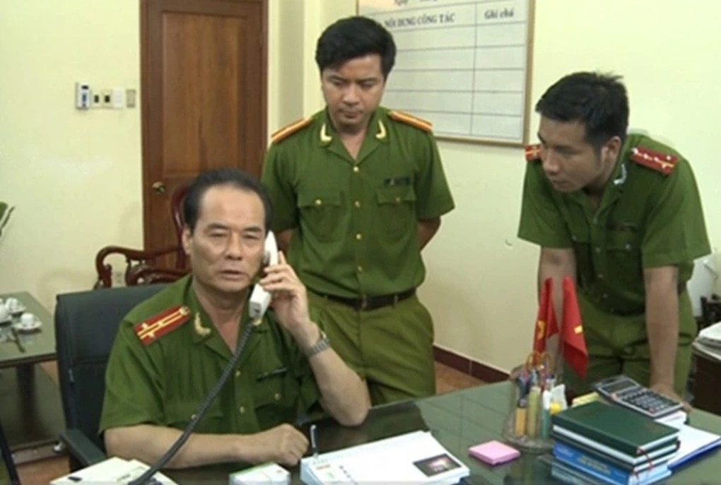 NSND Khương Đức Thuận nổi tiếng với những vai chính diện, công an trên sân khấu, màn ảnh.