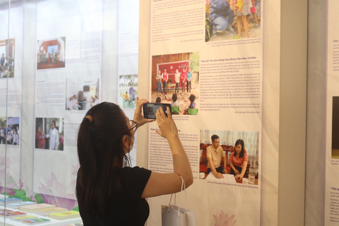 Triển lãm Những tấm gương bình dị mà cao quý tại Bảo tàng Hồ Chí Minh. Ảnh: Thanh Thương.