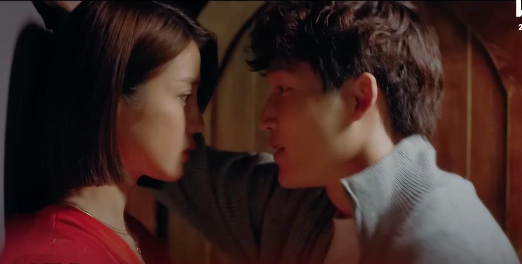 Cuộc khẩu chiến giữa Linh (Trình Mỹ Duyên) và Tú (Đình Tú) không có hồi kết. Ảnh: CMH.