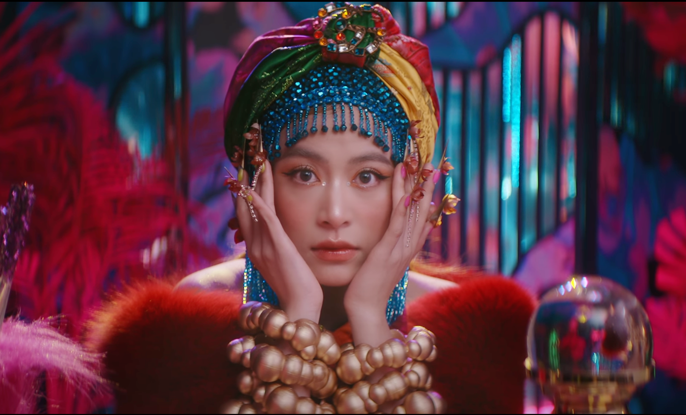 Gieo quẻ được đề cử ở hai hạng mục MV của năm và Bài hát của năm ở giải thưởng Cống hiến âm nhạc năm 2023. Gieo quẻ được đề cử ở hai hạng mục MV của năm và Bài hát của năm ở giải thưởng Cống hiến âm nhạc năm 2023.