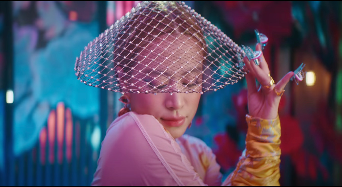 Gieo quẻ được đánh giá cao bởi cách khai thác các yếu tố truyền thống. Gieo quẻ được đánh giá cao bởi cách khai thác các yếu tố truyền thống.