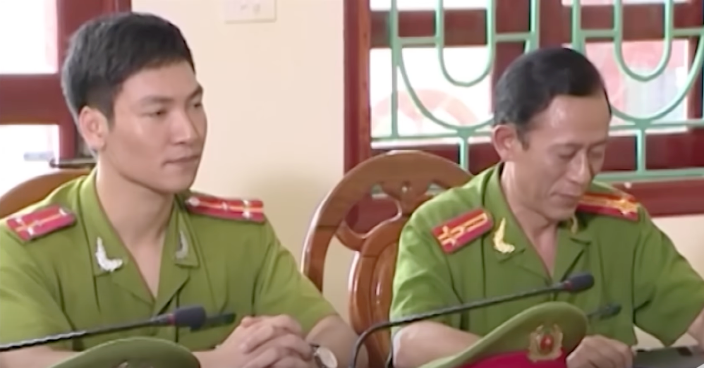 Cũng sau bộ phim Bí mật tam giác vàng, Mạnh Trường được mệnh danh là một trong những chàng cảnh sát có vẻ đẹp lôi cuốn nhất của màn ảnh Việt.