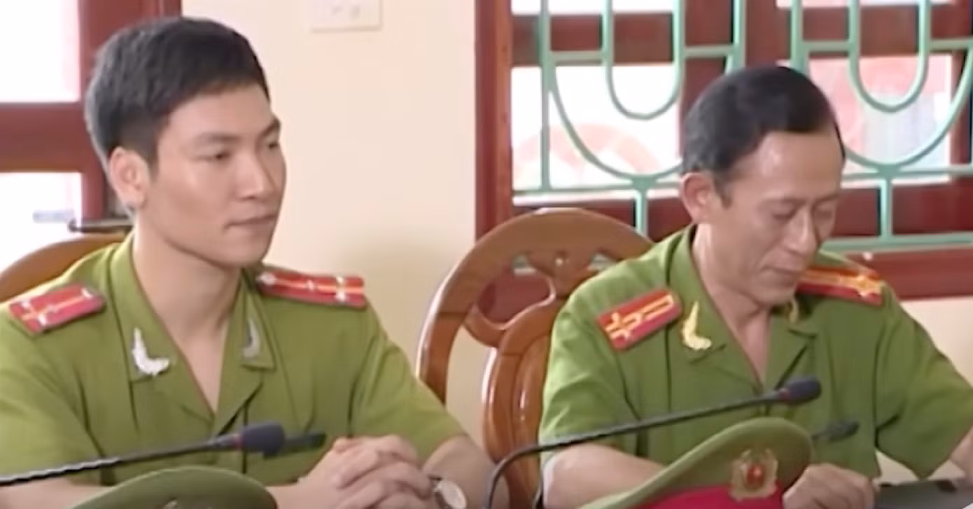 Cũng sau bộ phim Bí mật tam giác vàng, Mạnh Trường được mệnh danh là một trong những chàng cảnh sát có vẻ đẹp lôi cuốn nhất của màn ảnh Việt.
