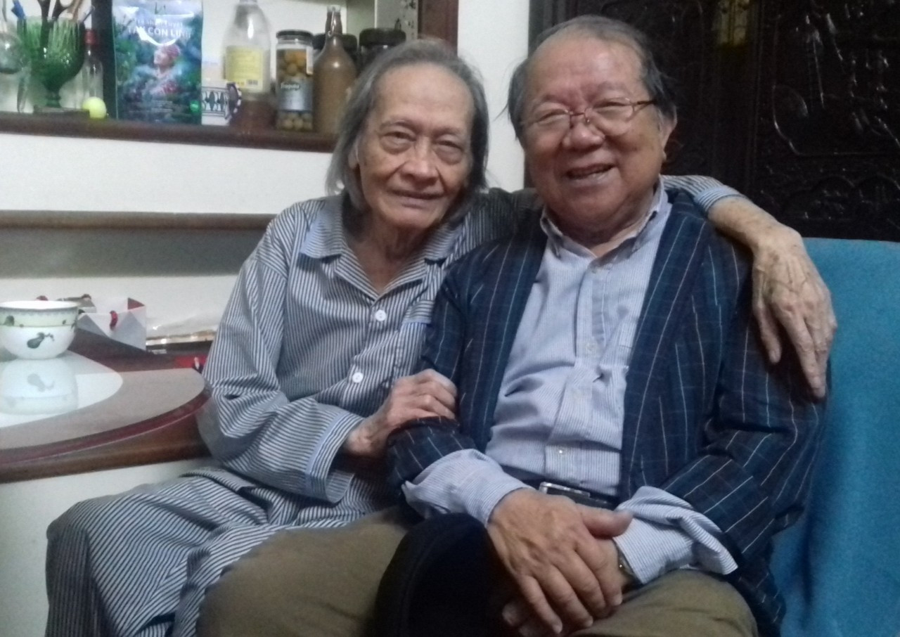 Năm 2021, NSND Doãn Châu (phải) đến thăm NSND Trần Tiến. Ảnh: NVCC. Năm 2021, NSND Doãn Châu (phải) đến thăm NSND Trần Tiến. Ảnh: NVCC.