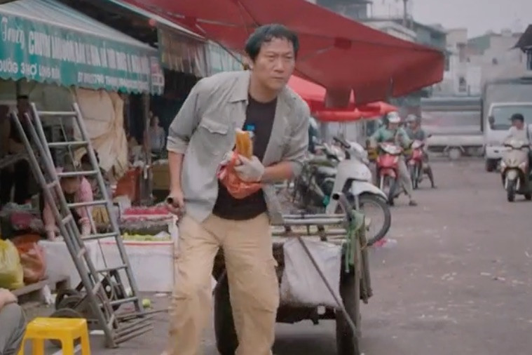 Chỉ cần là công việc kiếm ra tiền dù mệt thế nào Lưu (NSƯT Hoàng Hải) cũng nhận. Ảnh: CMH. Chỉ cần là công việc kiếm ra tiền dù mệt thế nào Lưu (NSƯT Hoàng Hải) cũng nhận. Ảnh: CMH.