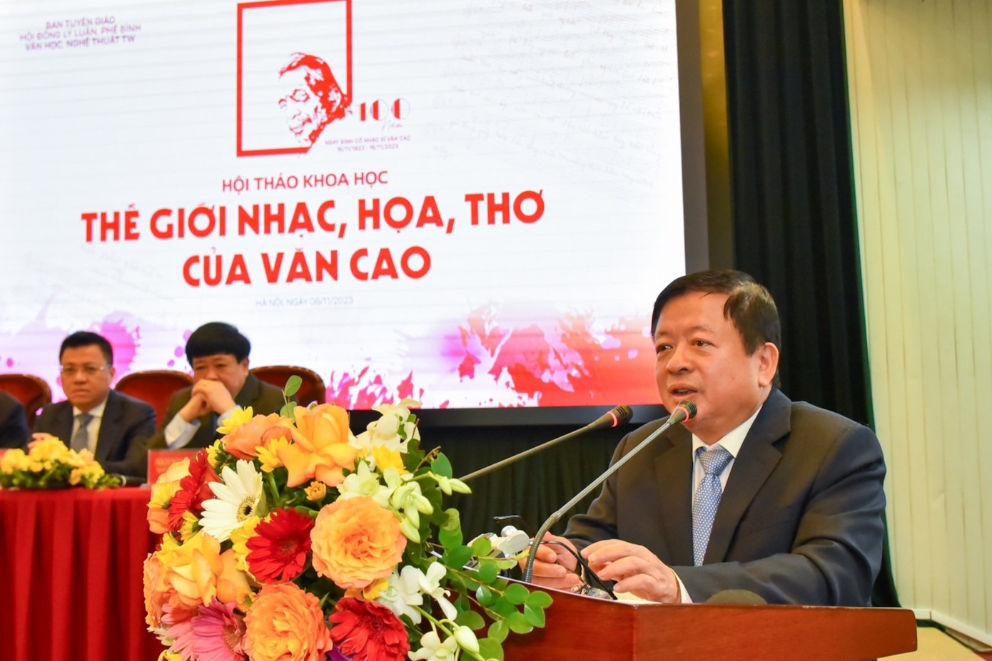 PGS.TS Đỗ Hồng Quân - Chủ tịch Liên hiệp các Hội Văn học nghệ thuật Việt Nam - bày tỏ sự tiếc nuối khi nhiều tác phẩm của Văn Cao chưa được thể hiện đúng theo tinh thần tác giả. Ảnh: BTC. PGS.TS Đỗ Hồng Quân - Chủ tịch Liên hiệp các Hội Văn học nghệ thuật Việt Nam - bày tỏ sự tiếc nuối khi nhiều tác phẩm của Văn Cao chưa được thể hiện đúng theo tinh thần tác giả. Ảnh: BTC.