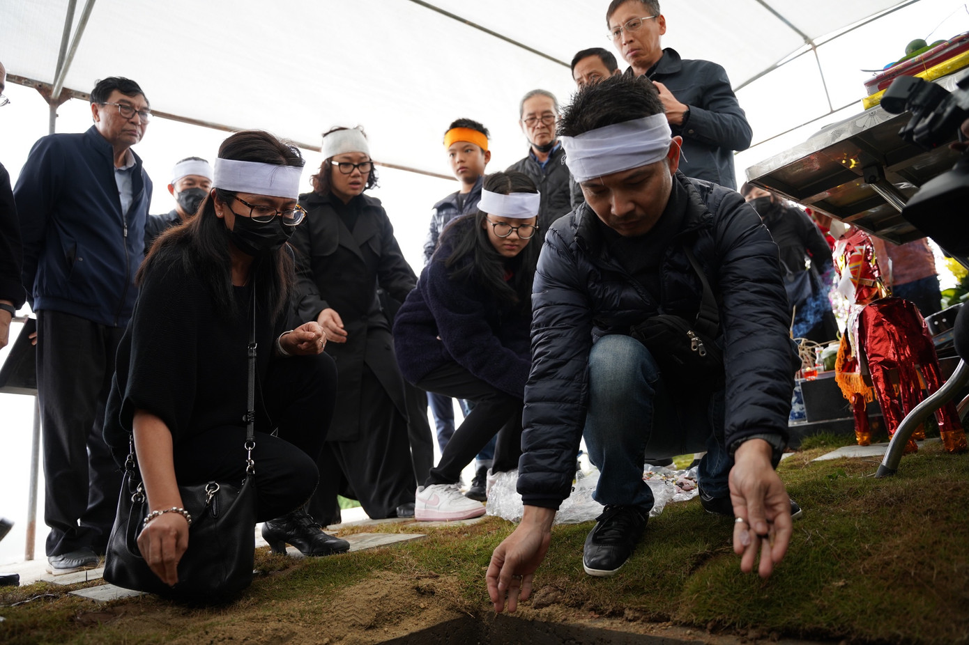 Bà Thái Thị Liên sinh năm 1918 tại Chợ Lớn, TP.HCM trong một gia đình đại trí thức. Cha của bà là kỹ sư Thái Văn Lân - một trong những kỹ sư điện đầu tiên của Việt Nam tốt nghiệp tại Pháp. Anh trai của bà là luật sư Thái Văn Lung, hoạt động cách mạng, hy sinh năm 1946 và tên ông được đặt cho một con đường giữa trung tâm TP.HCM. Chị gái của bà là nghệ sĩ Thái Thị Lang, nhà soạn nhạc nữ đầu tiên của Việt Nam, nghệ sĩ piano Việt Nam đầu tiên tốt nghiệp Nhạc viện Paris và từng lưu diễn khắp thế giới. Ảnh: XUÂN QUỲNH.