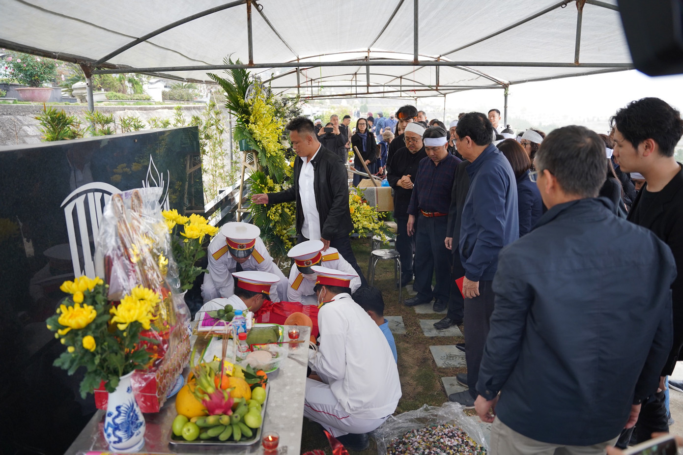 Sáng 6/2, gia đình nghệ sĩ piano, Nhà giáo nhân dân Thái Thị Liên tổ chức lễ an táng cho bà tại Công viên nghĩa trang Lạc Hồng Viên, TP. Hòa Bình. Lễ tang được cử hành hôm 4/2 tại Nhà tang lễ quốc gia. Ảnh: XUÂN QUỲNH.