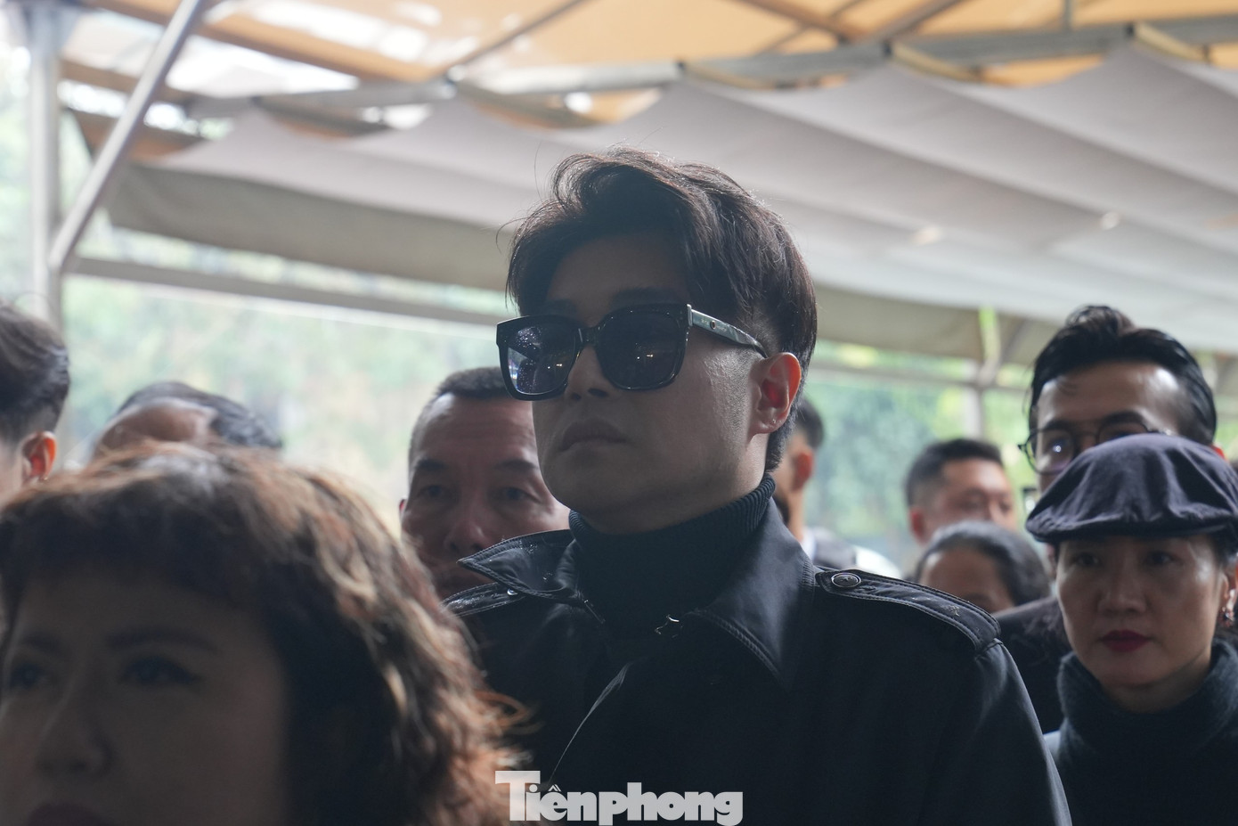 Ca sĩ Minh Quân thương tiếc khi nhạc sĩ Xuân Phương rời đi quá sớm. &quot;Biết bao kỷ niệm, bao nhiêu ký ức, những ngày được anh dạy dỗ, hướng dẫn em, cho em hát những tác phẩm của anh. Anh yên nghỉ nhé. Em và mọi người luôn nhớ tới anh&quot;, Minh Quân viết.