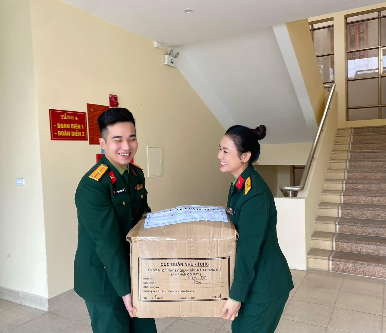 Huyền Sâm bày tỏ sự hoan hỷ khi làm điều tử tế. “Tôi được hưởng sự vui vẻ, an yên trong tâm hồn trong dịp Quốc tế Phụ nữ”, cô nói với Tiền Phong.