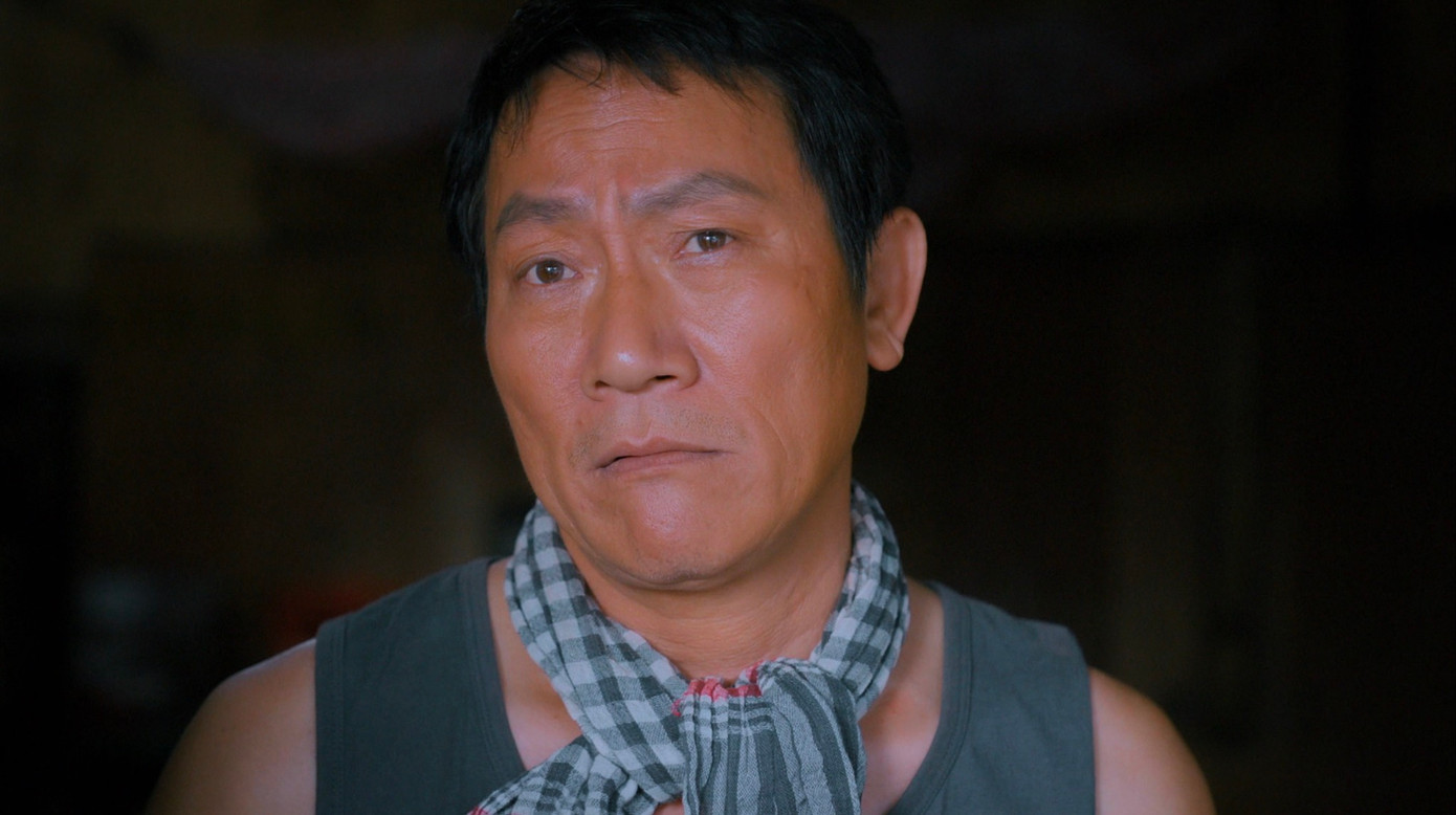 NSƯT Hoàng Hải trong vai Lưu - hàng xóm chuyên đấu khẩu với Luyến. Ảnh: VFC.