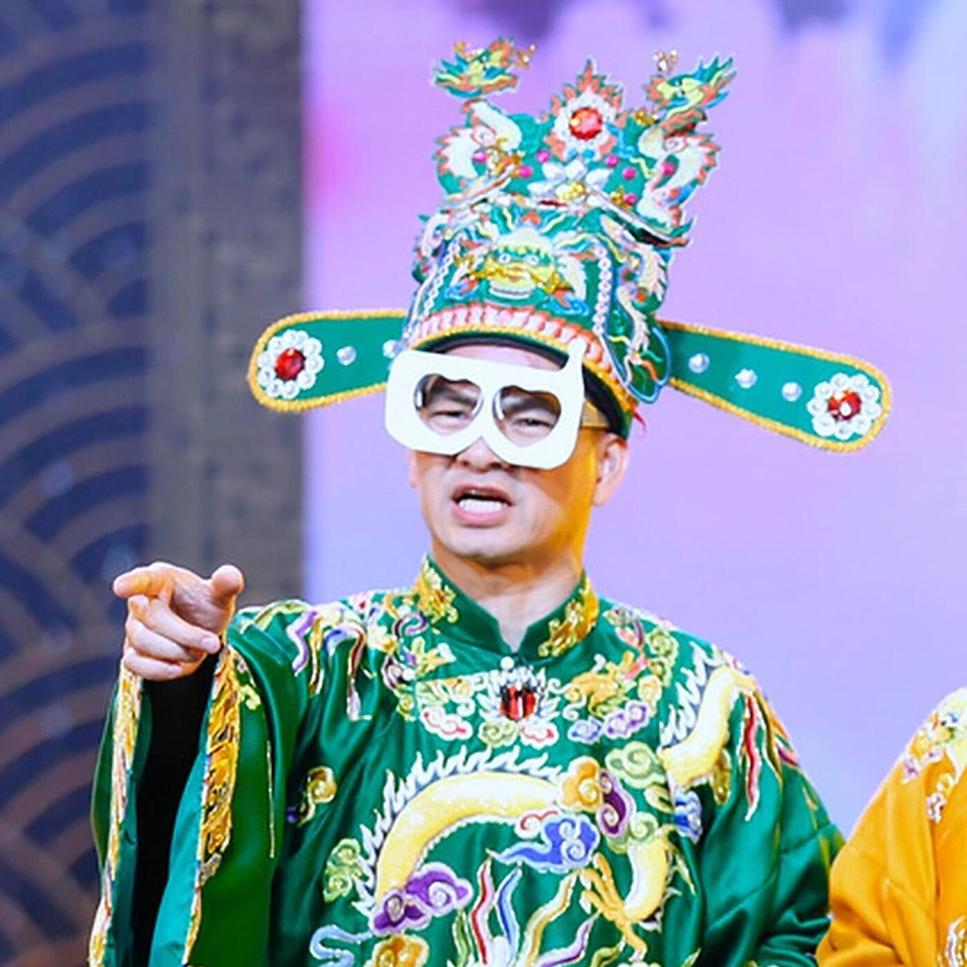 NSƯT Xuân Bắc được khán giả yêu thích với+ vai Nam Tào trong chương trình Gặp nhau cuối năm.