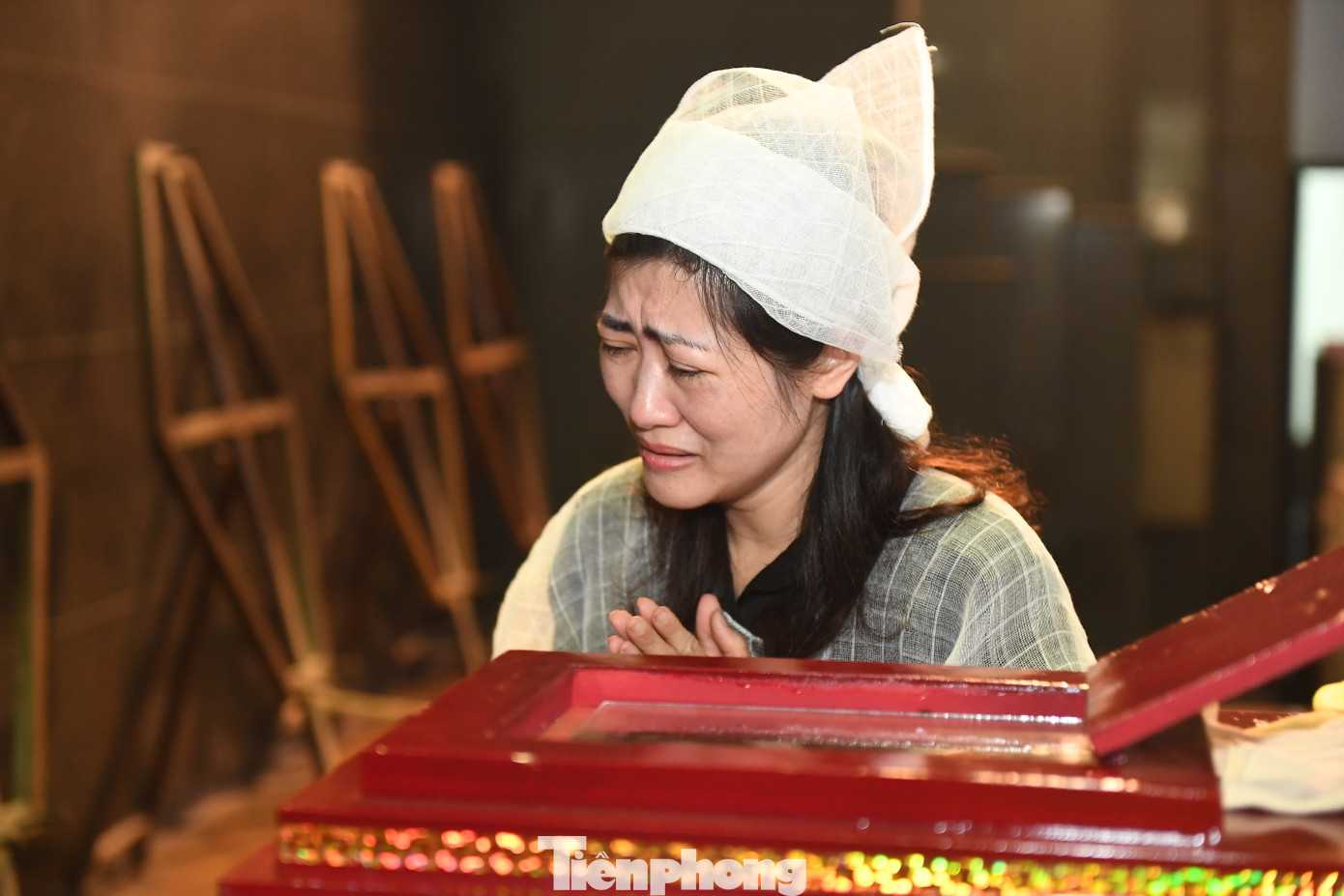 Với gia đình, NSND Bùi Đình Hạc là người cha, người ông đôn hậu, người chồng thủy chung, sống rất tình cảm, hết lòng vì con cháu, luôn đề cao lẽ sống trung thực, thẳng thắn, nhân ái, luôn sẵn sàng chia sẻ, động viên, góp ý cho mỗi thành viên gia đình những lúc khó khăn… Ông là tình yêu, là niềm tự hào, là tấm gương trong cuộc sống, trong lao động của mỗi thành viên trong gia đình.