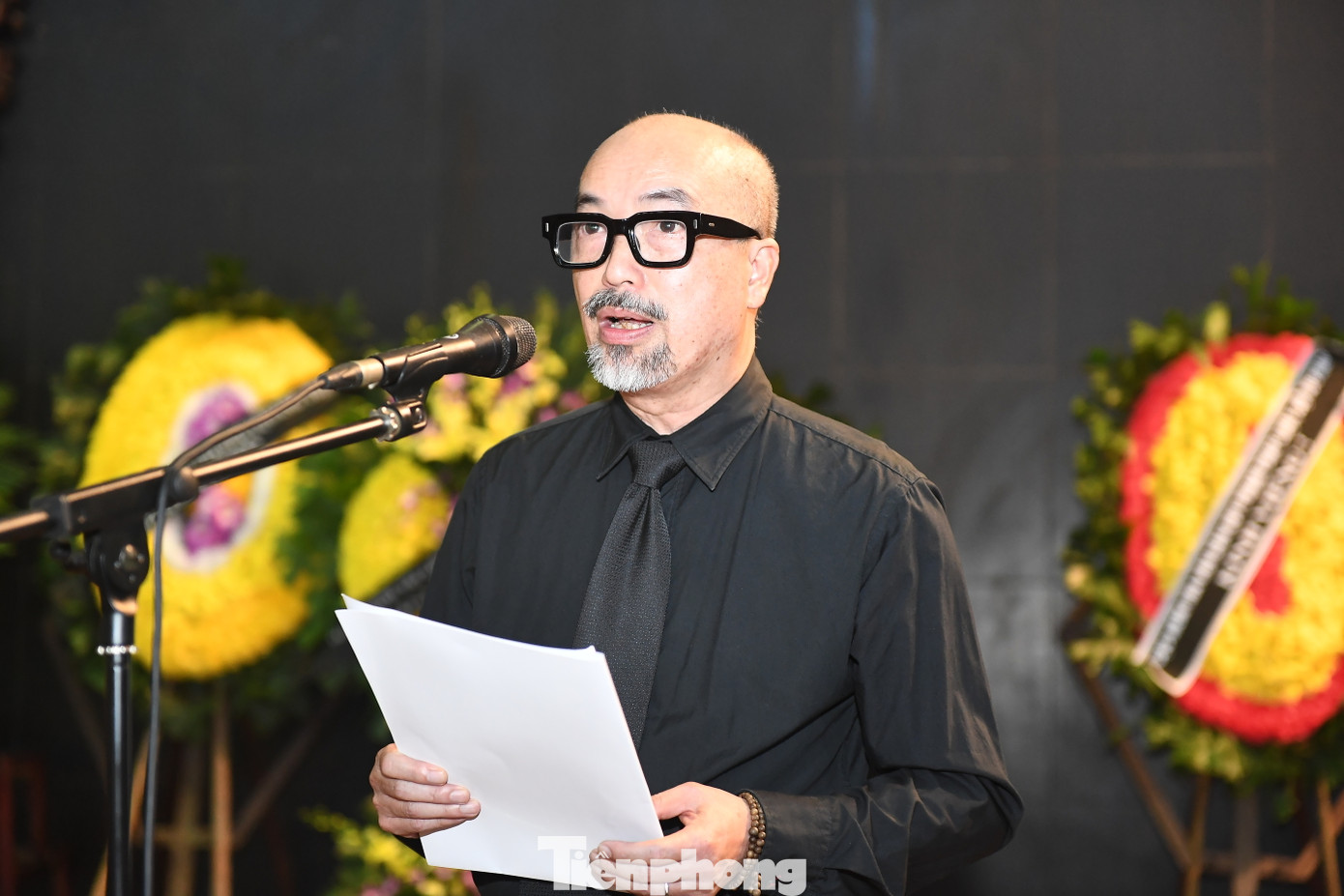 Trong điếu văn, Cục trưởng Cục Điện ảnh Vi Kiến Thành khẳng định NSND Bùi Đình Hạc đóng góp hết sức cho sự nghiệp phát triển nền điện ảnh dân tộc, cũng như nền văn hóa nghệ thuật của Việt Nam. "Ông là một nhân cách lớn, nghệ sĩ tài năng, một con người biết rung cảm sâu sắc trước những biến động trong đời sống xã hội của dân tộc và sẵn sàng lên tiếng bảo vệ lẽ phải trong cuộc sống cũng như trong sáng tác", Cục trưởng Cục Điện ảnh Vi Kiến Thành nêu.