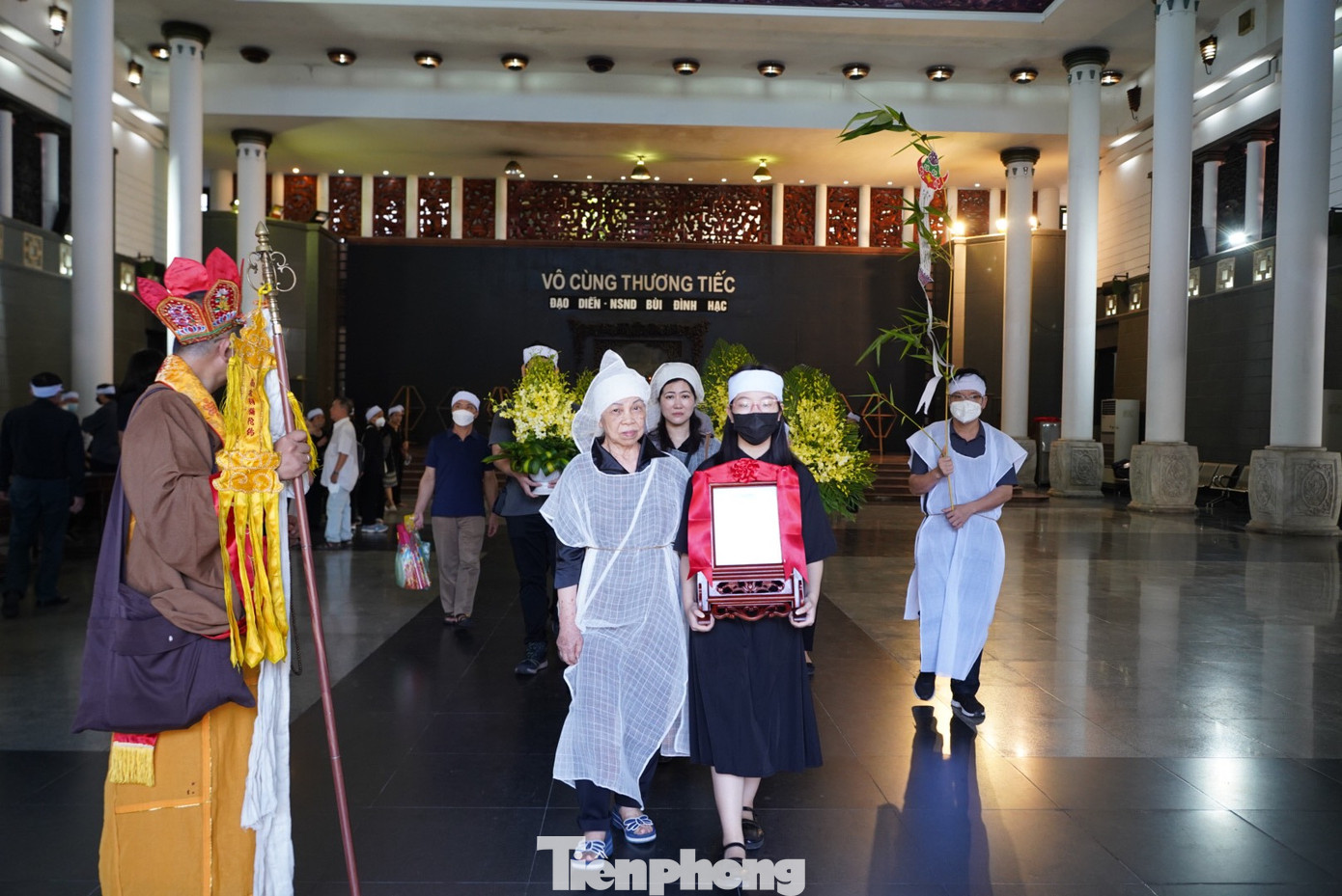 Cục trưởng Cục Điện ảnh Vi Kiến Thành nhận định đạo diễn, NSND Bùi Đình Hạc là người có tấm lòng vị tha với đồng nghiệp và cấp dưới, là người trung thực, đức độ, chân thành, thân thiện, cởi mở, sâu sắc, với tình cảm ấm áp. "Ông luôn quan tâm đến việc giúp đỡ những nghệ sĩ trẻ cả ở trong và ngoài nước, bồi dưỡng lớp đạo diễn trẻ kế cận, tìm mọi cách để họ tìm được tiếng nói riêng, phong cách nghệ thuật độc đáo của riêng mình", ông nêu.