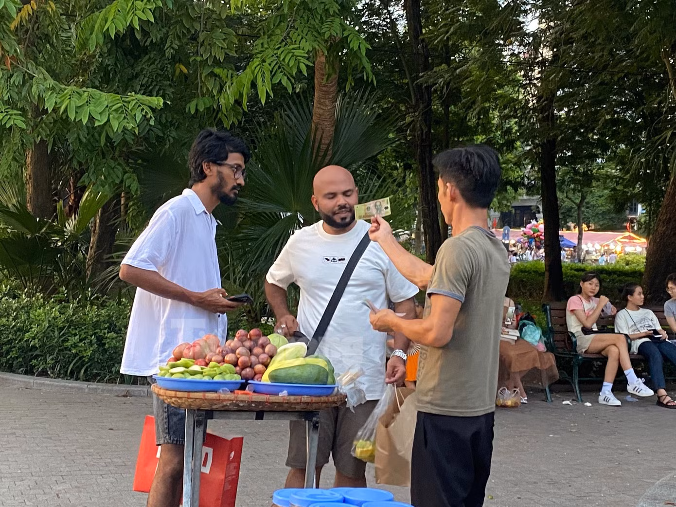 Tình trạng chặt chém còn diễn ra tại nhiều điểm du lịch khiến hình ảnh du lịch trong mắt bàn bè quốc tế giảm đi.