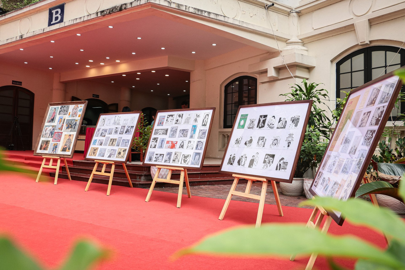 Hàng trăm bức tranh minh họa do Văn Cao thực hiện được giới thiệu trong hội thảo. Ảnh: Nam Nguyễn. Hàng trăm bức tranh minh họa do Văn Cao thực hiện được giới thiệu trong hội thảo. Ảnh: Nam Nguyễn.