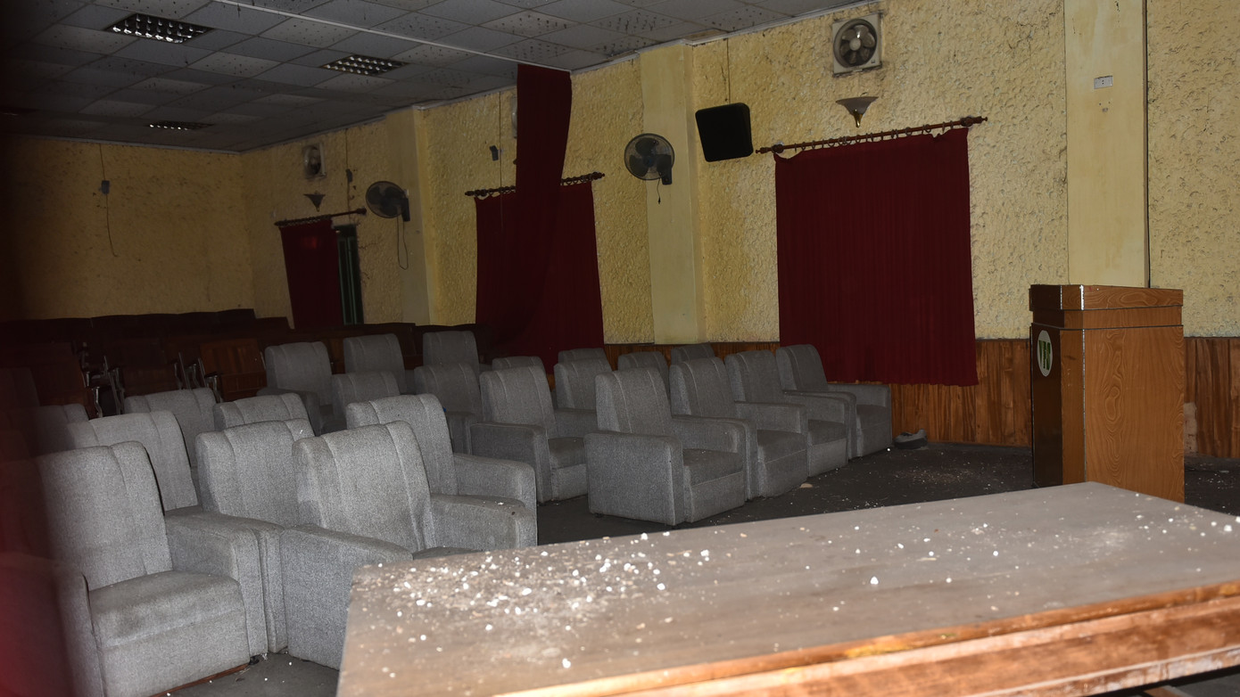 Trụ sở Hãng phim truyện Việt Nam xuống cấp, xập xệ, gần như bỏ hoang nhiều năm nay. Trụ sở Hãng phim truyện Việt Nam xuống cấp, xập xệ, gần như bỏ hoang nhiều năm nay.