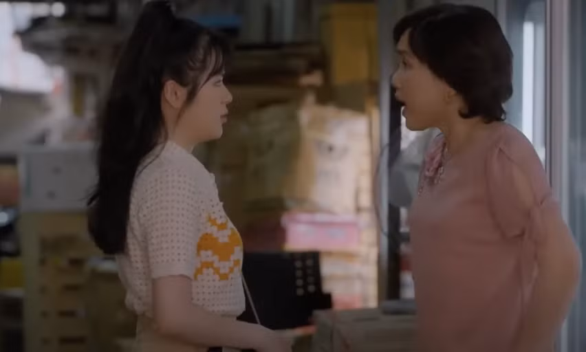 Bà Hòa (Anh Thơ) kiên quyết không giúp Thạch (Việt Hoàng). Ảnh: CMH. Bà Hòa (Anh Thơ) kiên quyết không giúp Thạch (Việt Hoàng). Ảnh: CMH.
