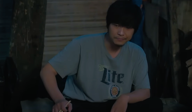 Điền (Tô Dũng) trách Lưu (NSƯT Hoàng Hải) không báo tin cho Luyến (Thanh Hương). Ảnh: CMH. Điền (Tô Dũng) trách Lưu (NSƯT Hoàng Hải) không báo tin cho Luyến (Thanh Hương). Ảnh: CMH.