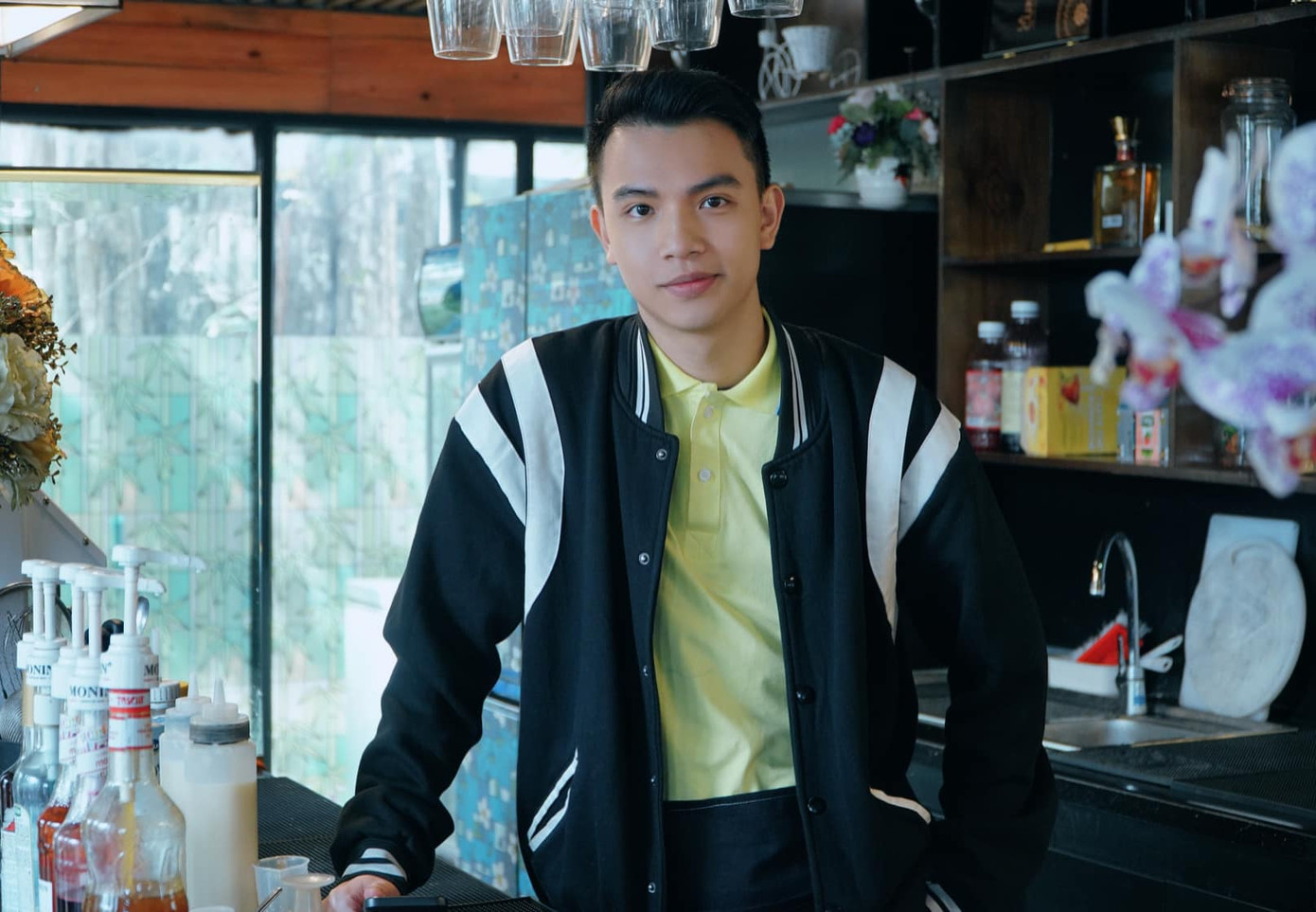 Ngoại hình sáng, nụ cười tươi giúp Việt Hoàng nhận được vai Thạch trong bộ phim Cuộc đời vẫn đẹp sao. Ảnh: NVCC. Ngoại hình sáng, nụ cười tươi giúp Việt Hoàng nhận được vai Thạch trong bộ phim Cuộc đời vẫn đẹp sao. Ảnh: NVCC.