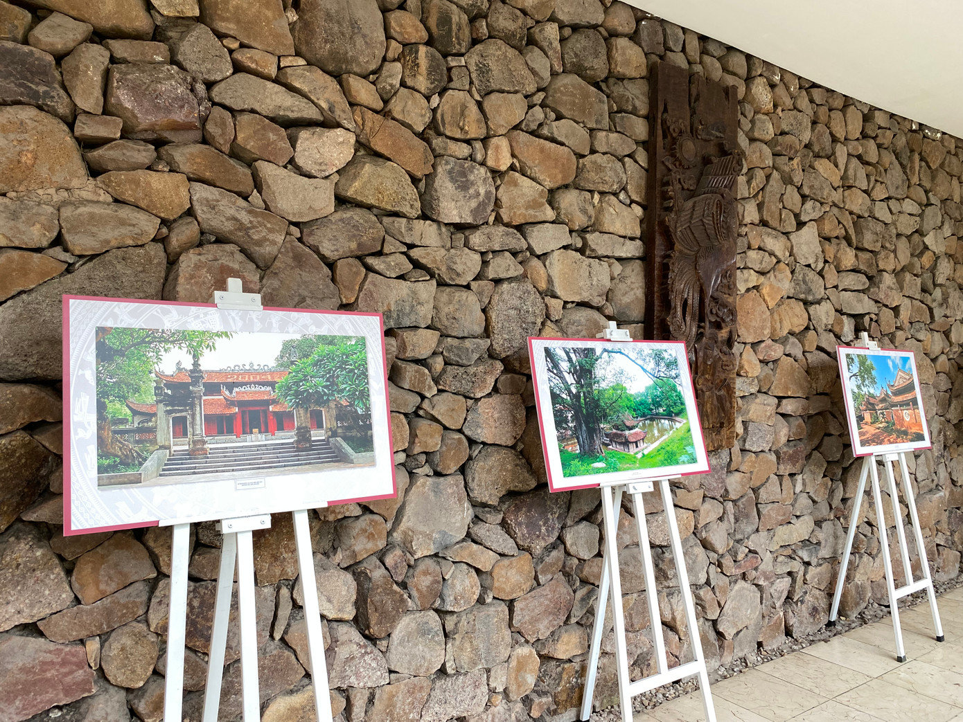 Các hoạt động trưng bày, triển lãm tại hội thảo nhằm tuyên truyền, tạo sự thống nhất trong nhận thức đối với cán bộ, đảng viên và nhân dân thủ đô về vị trí, vai trò đặc biệt quan trọng của văn hóa. Ảnh: GIA LINH.