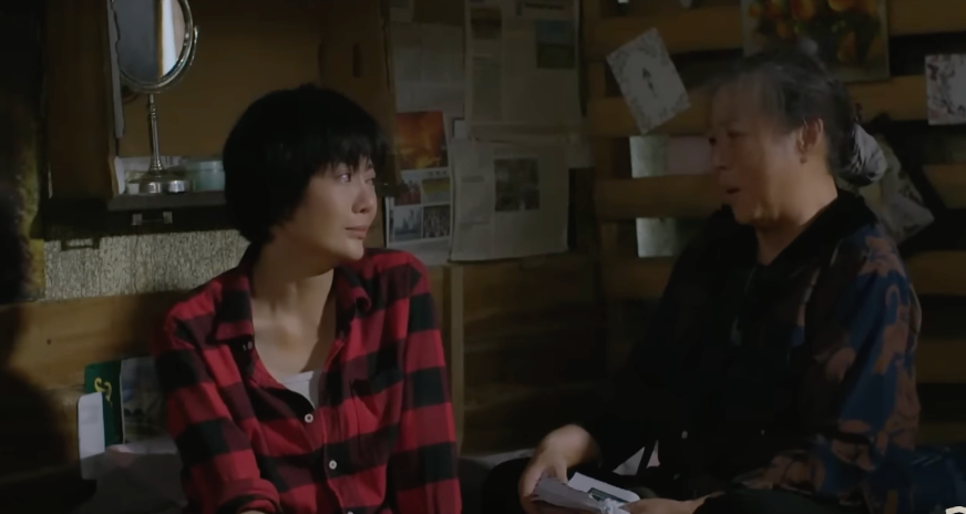 Bà Tình NSƯT Thanh Quý) mong Luyến (Thanh Hương) nhận số tiền này để mình "nhẹ lòng". Ảnh: CMH. Bà Tình NSƯT Thanh Quý) mong Luyến (Thanh Hương) nhận số tiền này để mình "nhẹ lòng". Ảnh: CMH.