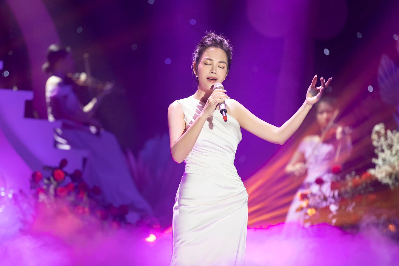 O Sen Ngọc Mai được vinh danh Nghệ sĩ tiêu biểu ngành nghệ thuật biểu diễn năm 2022.