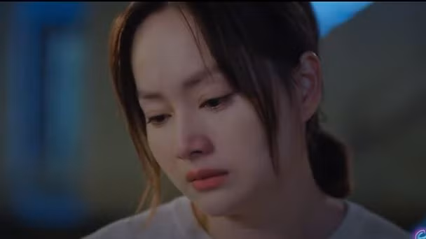 Khánh (Lan Hương) trong Thương ngày nắng về có cuộc sống không vui vẻ với gia đình chồng. Ảnh: CMH.