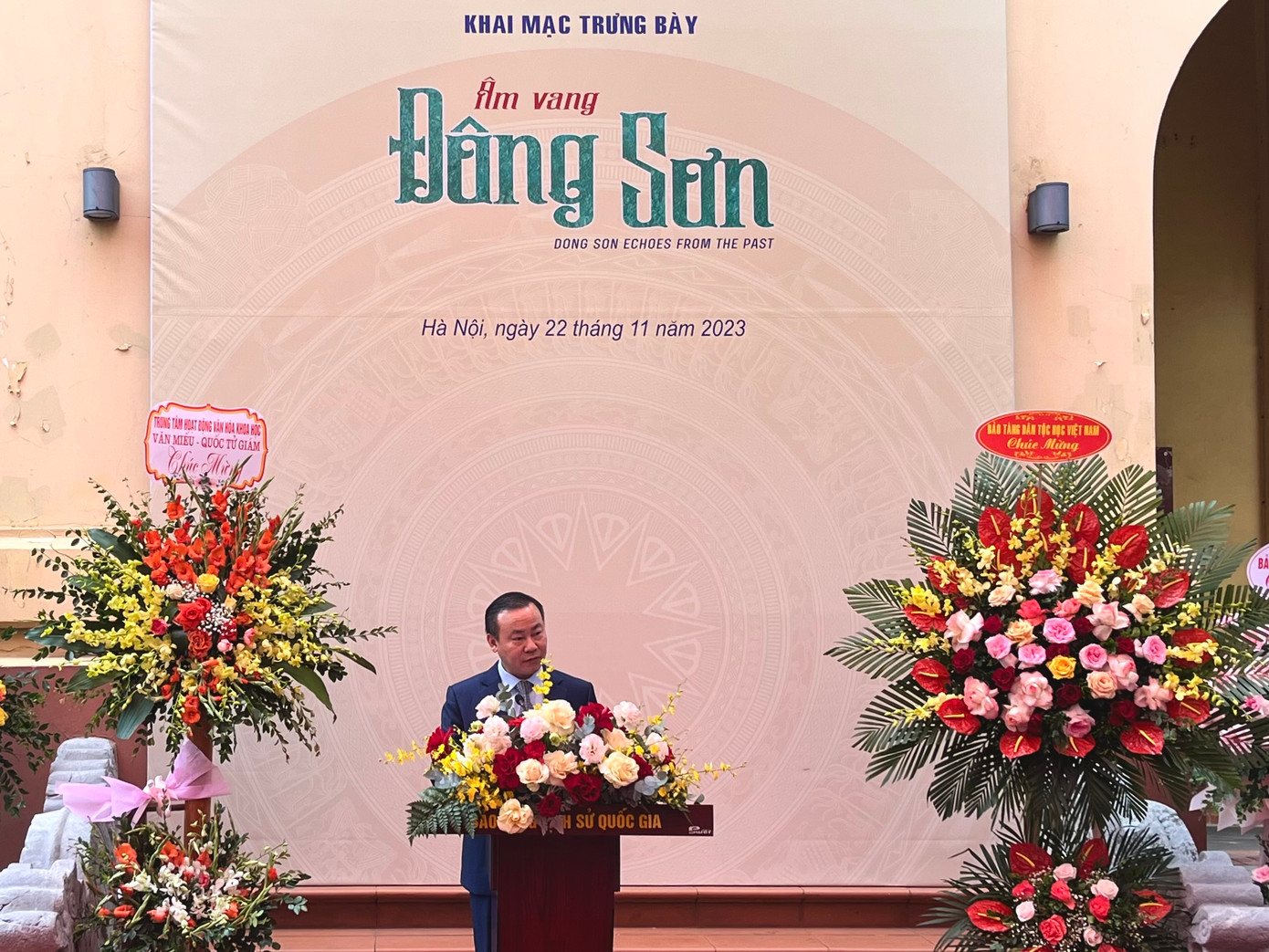 Chào mừng ngày Di sản Văn hóa Việt Nam (23/11) và hướng tới kỷ niệm 100 năm phát hiện, nghiên cứu văn hóa Đông Sơn, Bảo tàng Lịch sử quốc gia tổ chức trưng bày chuyên đề Âm vang Đông Sơn nhằm giới thiệu những di vật đặc sắc của văn hóa Đông Sơn.